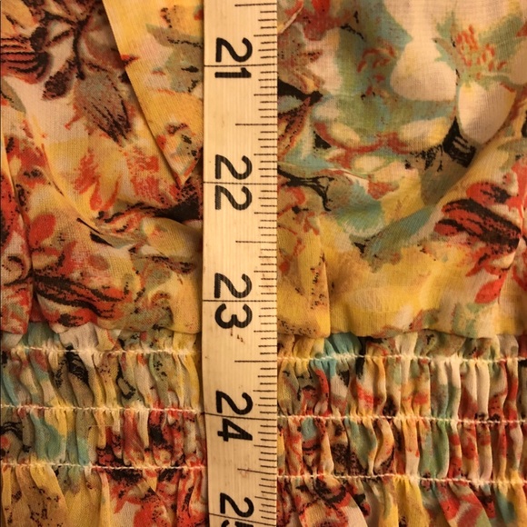 Like New Floral Sleeveless Blouse with Bow - Picture 4 of 7